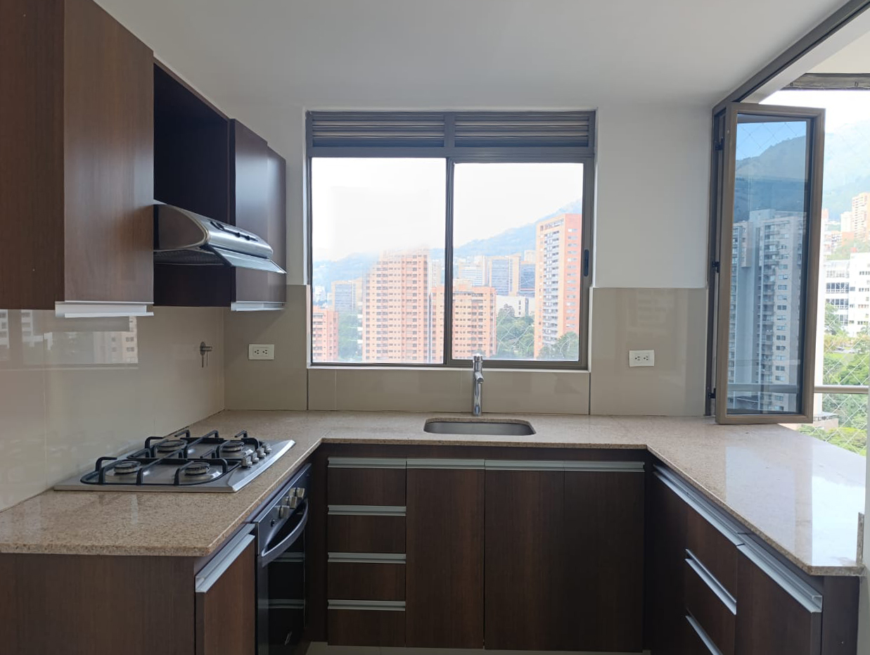 Apartamento en venta en El Poblado, Medellín · foto 7 de 17