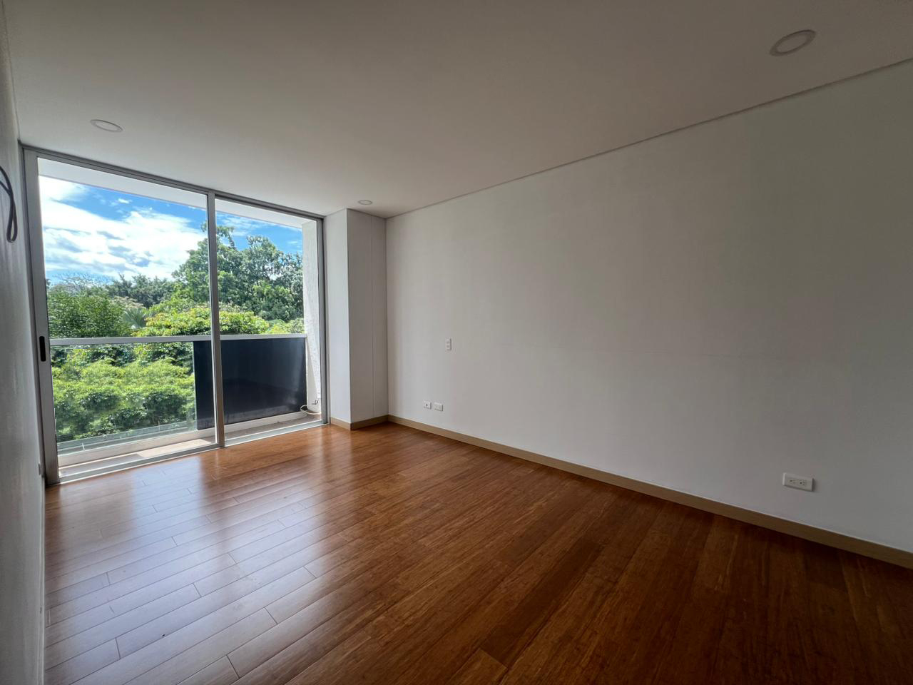 Apartamento en arriendo en El Poblado, Medellín · foto 3 de 20