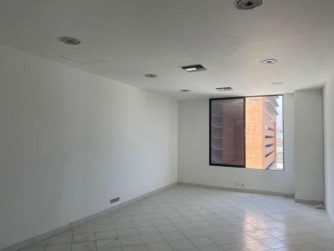 Oficina en arriendo en El Poblado, Medellín, 34 m² · foto 2 de 7
