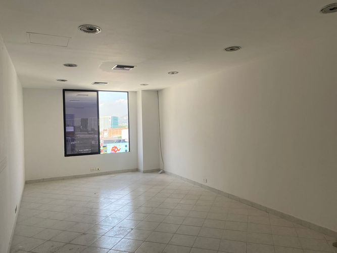 Oficina en arriendo en El Poblado, Medellín, 34 m² · foto 3 de 7