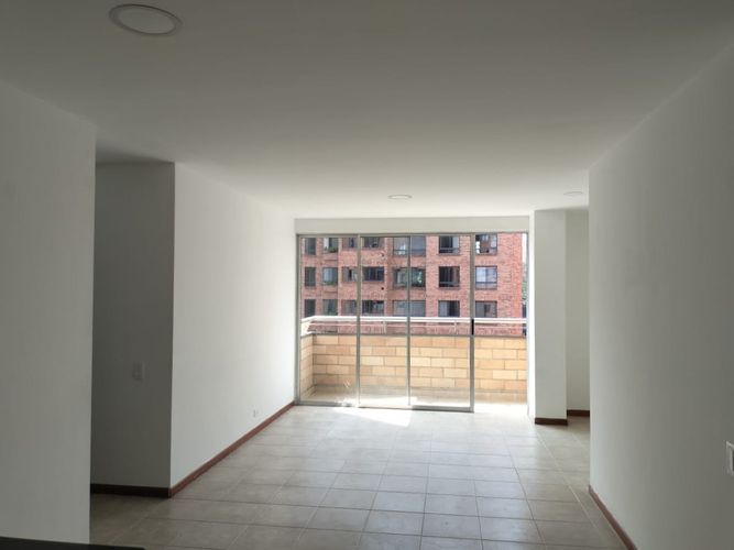 Apartamento de 3 alcobas en arriendo en El Poblado, Medellín, 89 m² · foto 2 de 19