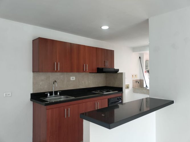 Apartamento de 3 alcobas en arriendo en El Poblado, Medellín, 89 m² · foto 3 de 19