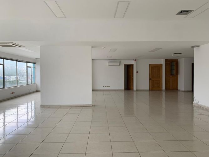 Oficina en arriendo en El Poblado, Medellín, 142 m² · foto 5 de 9