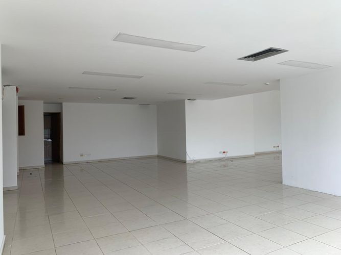 Oficina en arriendo en El Poblado, Medellín, 142 m² · foto 7 de 9