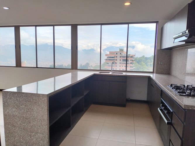 Apartamento de 4 alcobas en venta en El Poblado, Medellín, 163 m² · foto 6 de 19