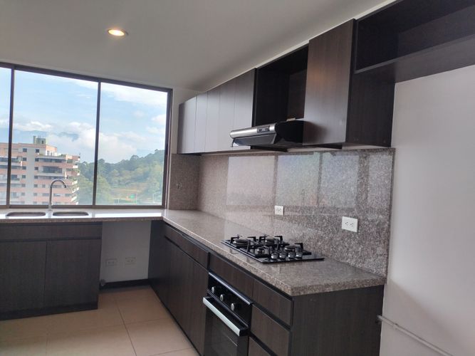 Apartamento de 4 alcobas en venta en El Poblado, Medellín, 163 m² · foto 7 de 19