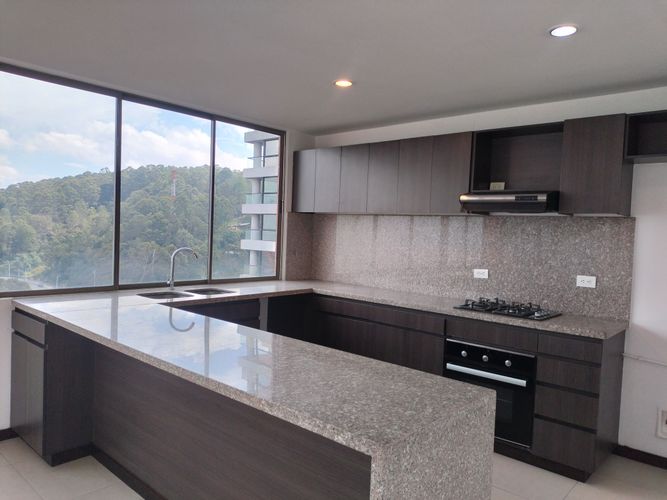 Apartamento de 4 alcobas en venta en El Poblado, Medellín, 163 m² · foto 8 de 19