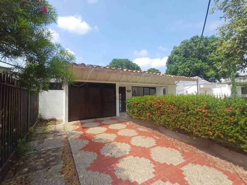 Casa en arriendo en El Eden, Montería · foto 2 de 24