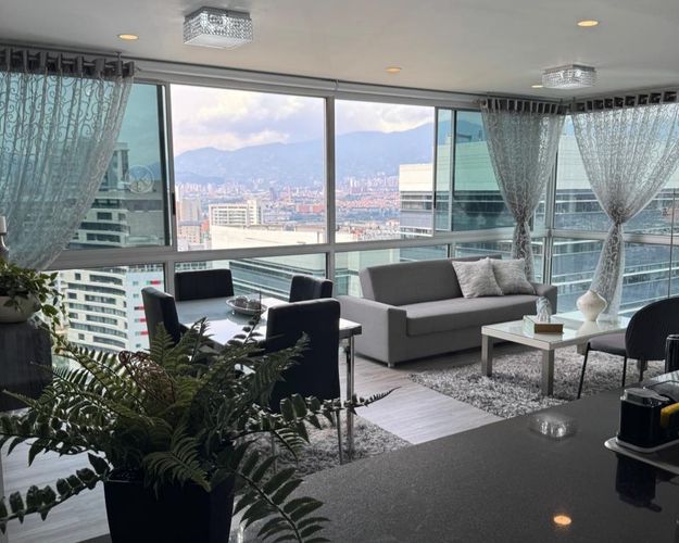Apartamento de 2 alcobas en arriendo en El Poblado, Medellín, 73 m² · foto 3 de 10