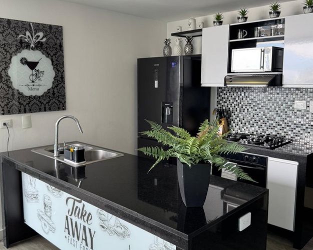 Apartamento de 2 alcobas en arriendo en El Poblado, Medellín, 73 m² · foto 5 de 10
