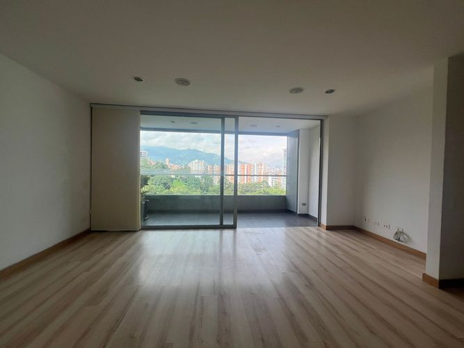 Apartamento de 3 alcobas en arriendo en Loma Benedictinos, Envigado, 112 m² · foto 2 de 19
