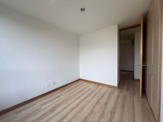 Apartamento de 3 alcobas en arriendo en Loma Benedictinos, Envigado, 112 m² · foto 3 de 19