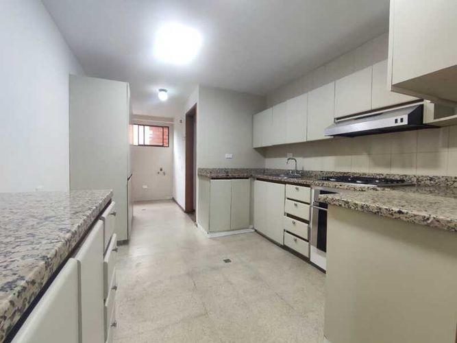 Oficina en arriendo en La Aguacatala, Medellín, 170 m² · foto 3 de 7