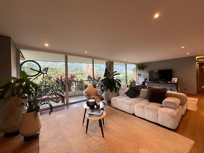 Apartamento de 2 alcobas en venta en El Poblado, Medellín, 150 m² · foto 5 de 20