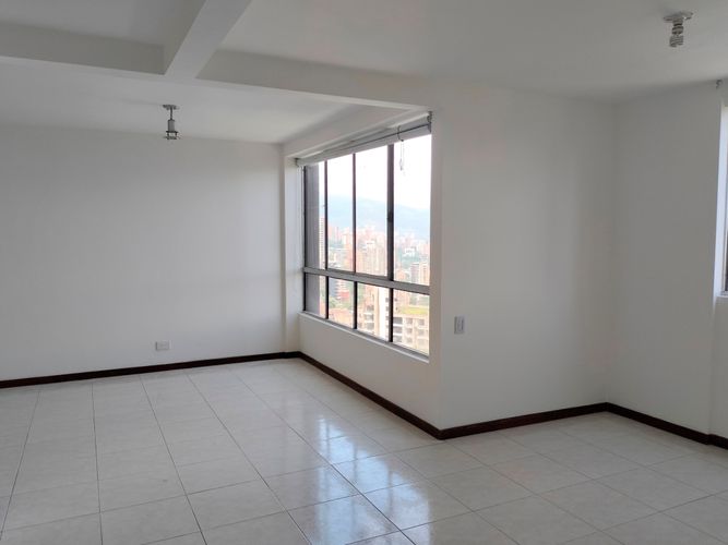 Apartamento de 4 alcobas en arriendo en El Poblado, Medellín, 117 m² · foto 2 de 19