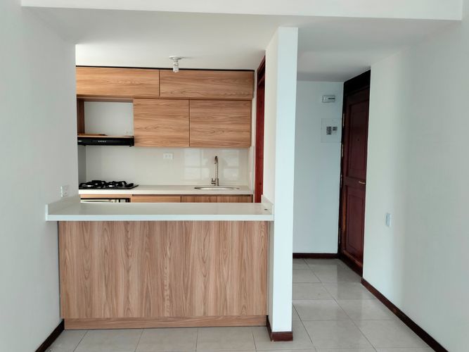 Apartamento de 4 alcobas en arriendo en El Poblado, Medellín, 117 m² · foto 4 de 19