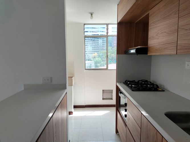 Apartamento de 4 alcobas en arriendo en El Poblado, Medellín, 117 m² · foto 5 de 19