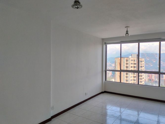 Apartamento de 4 alcobas en arriendo en El Poblado, Medellín, 117 m² · foto 15 de 19