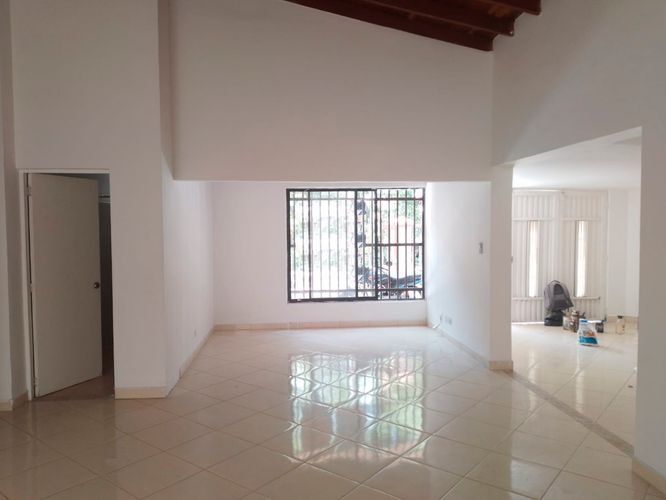 Oficina en venta en El Dorado, Envigado, 200 m² · foto 2 de 9
