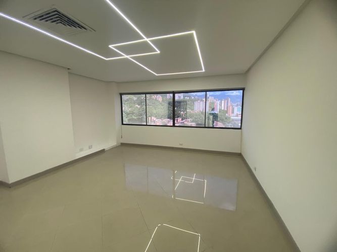 Oficina en arriendo en La Aguacatala, Medellín, 37 m² · foto 2 de 19