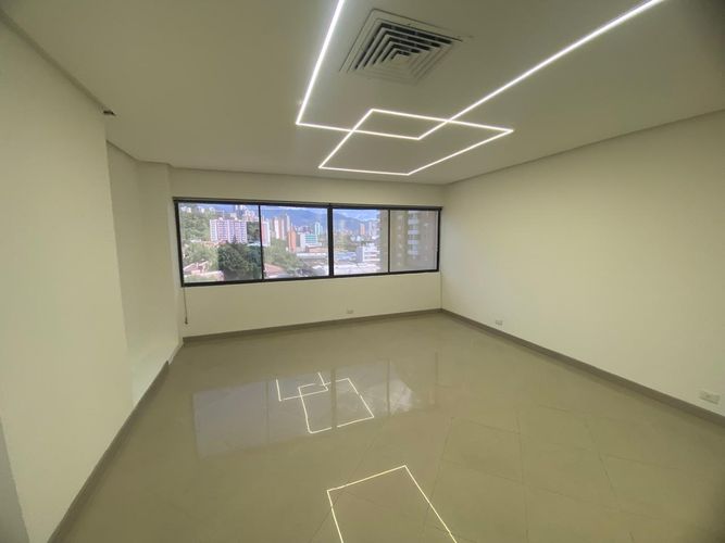 Oficina en arriendo en La Aguacatala, Medellín, 37 m² · foto 7 de 19