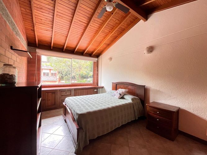 Casa de 3 alcobas en venta en La Pradera, Envigado, 235 m² · foto 11 de 20