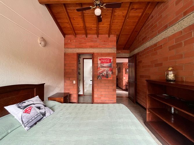Casa de 3 alcobas en venta en La Pradera, Envigado, 235 m² · foto 13 de 20