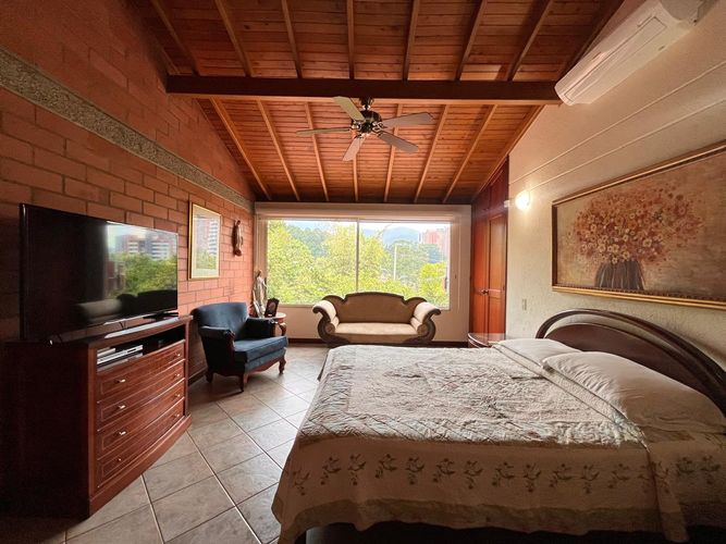Casa de 3 alcobas en venta en La Pradera, Envigado, 235 m² · foto 16 de 20