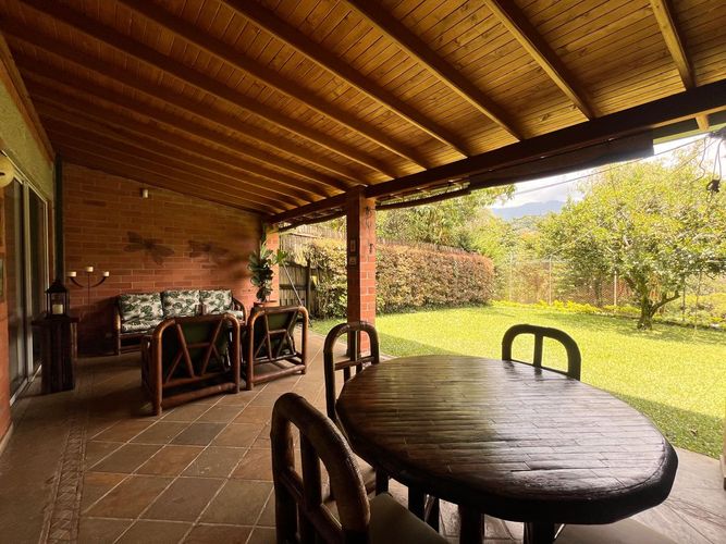 Casa de 3 alcobas en venta en La Pradera, Envigado, 235 m² · foto 19 de 20