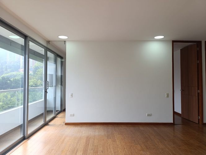 Apartamento de 2 alcobas en venta en El Poblado, Medellín, 87 m² · foto 2 de 19