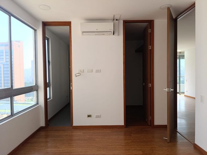 Apartamento de 2 alcobas en venta en El Poblado, Medellín, 87 m² · foto 14 de 19