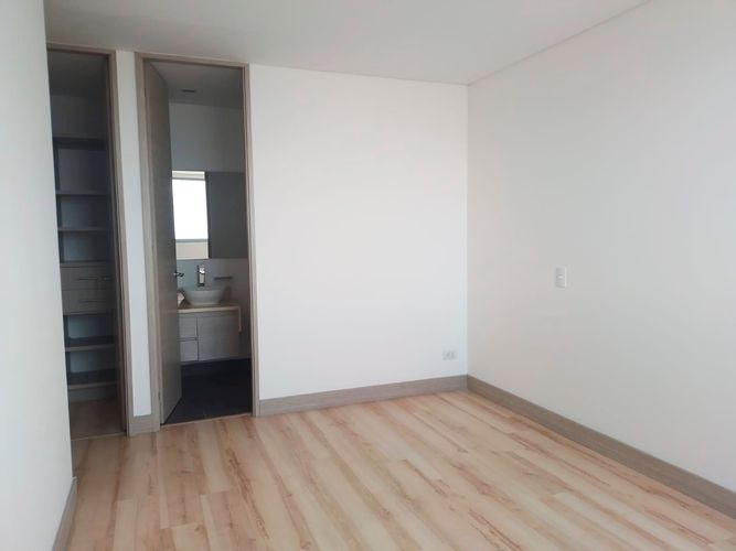 Apartamento de 3 alcobas en arriendo en El Poblado, Medellín, 135 m² · foto 8 de 16