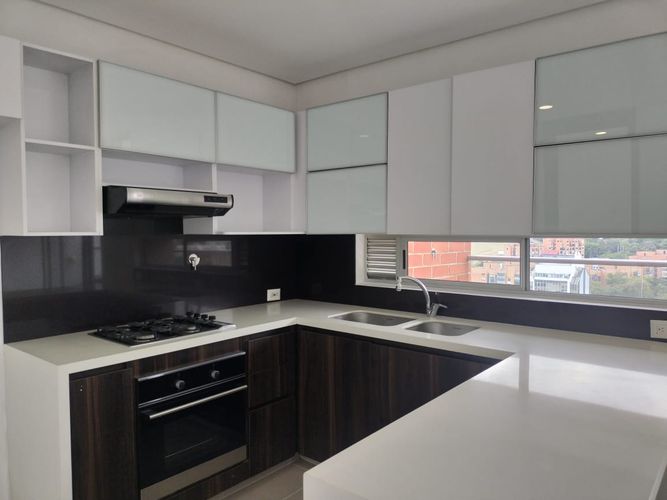 Apartamento de 3 alcobas en arriendo en El Poblado, Medellín, 113 m² · foto 4 de 14