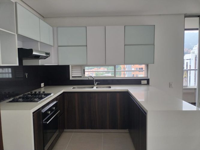 Apartamento de 3 alcobas en arriendo en El Poblado, Medellín, 113 m² · foto 5 de 14
