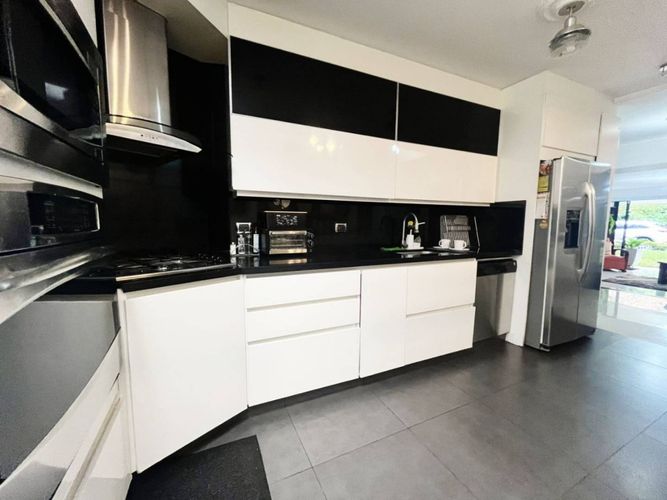 Apartamento de 4 alcobas en venta en Castropol, Medellín, 185 m² · foto 2 de 24
