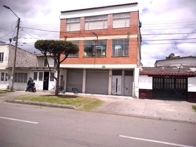 Casa de 4 alcobas en venta en Castilla, Bogotá, 452 m² · foto 2 de 22