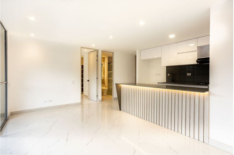 Apartamento de 2 alcobas en venta en San Jose, Sabaneta, 73 m² · foto 2 de 17
