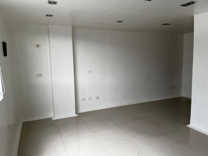 Consultorio en venta en Cambulos, Pereira, 35 m² · foto 6 de 9