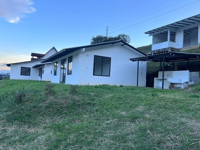 Casa de 6 alcobas en arriendo en Cali, 700 m² · foto 2 de 20