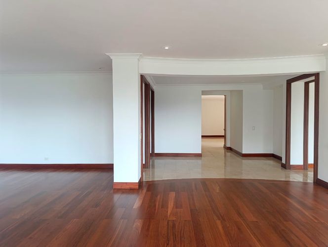 Apartamento de 4 alcobas en arriendo en El Poblado, Medellín, 300 m² · foto 13 de 17