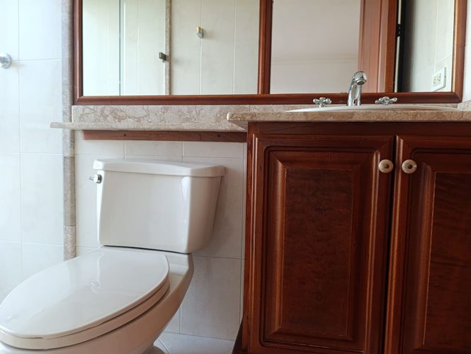 Apartamento de 4 alcobas en arriendo en El Poblado, Medellín, 300 m² · foto 15 de 17