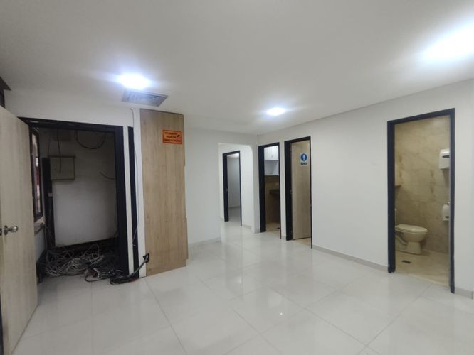 Oficina en arriendo en Patio Bonito, Medellín, 120 m² · foto 2 de 17