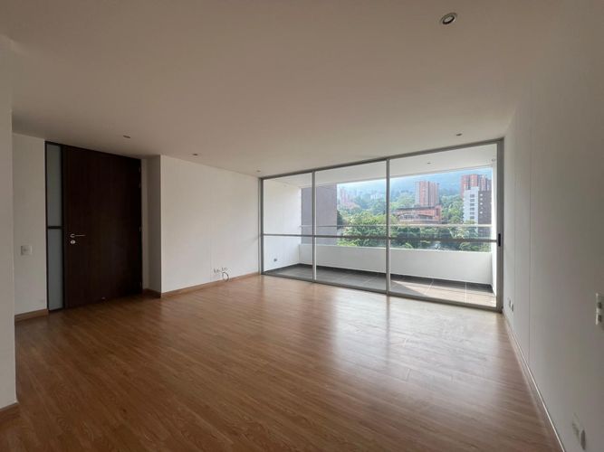 Apartamento de 3 alcobas en arriendo en Loma Benedictinos, Envigado, 143 m² · foto 2 de 19