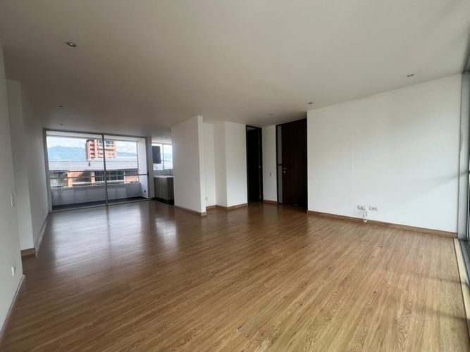 Apartamento de 3 alcobas en arriendo en Loma Benedictinos, Envigado, 143 m² · foto 3 de 19