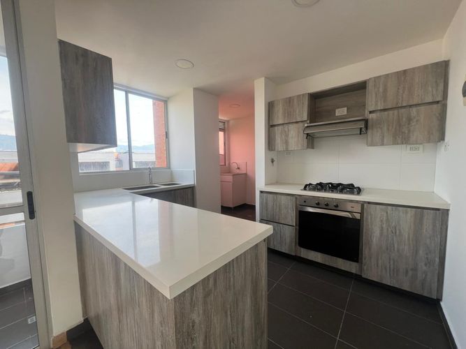 Apartamento de 3 alcobas en arriendo en Loma Benedictinos, Envigado, 143 m² · foto 5 de 19
