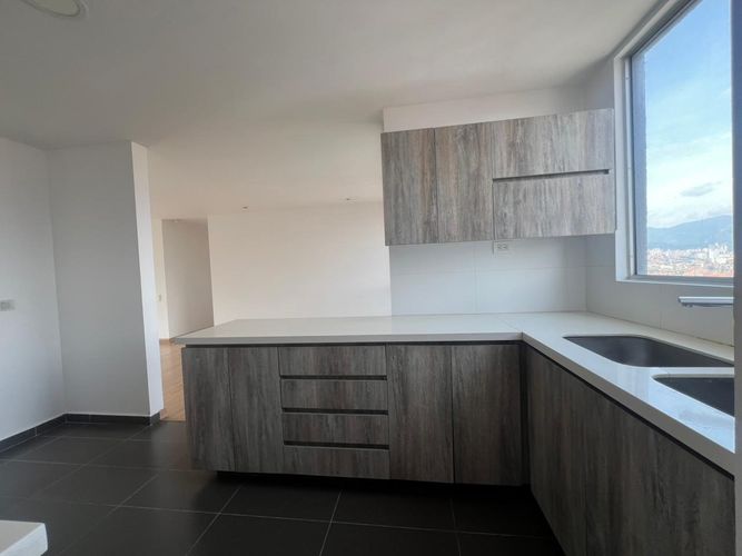 Apartamento de 3 alcobas en arriendo en Loma Benedictinos, Envigado, 143 m² · foto 7 de 19