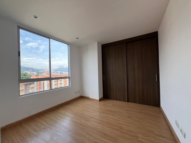 Apartamento de 3 alcobas en arriendo en Loma Benedictinos, Envigado, 143 m² · foto 9 de 19
