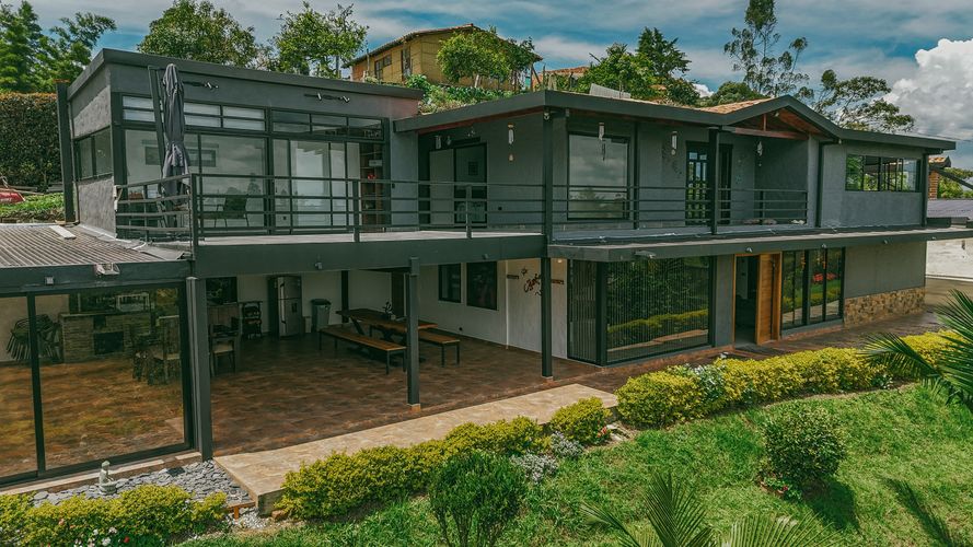 Casa de 5 alcobas en venta en Santa Ana, Rionegro, 250 m² · foto 2 de 24