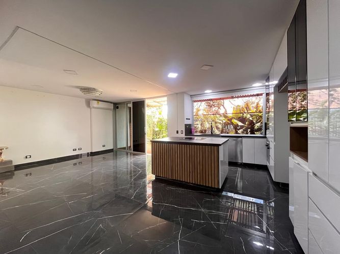Casa de 3 alcobas en arriendo en Loma El Atravesado, Envigado, 347 m² · foto 6 de 20