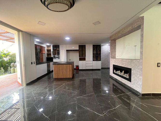 Casa de 3 alcobas en arriendo en Loma El Atravesado, Envigado, 347 m² · foto 8 de 20